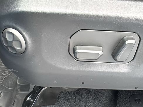 Used 2024 Jeep Gladiator Mojave w/ Technology Group AWD/4WD image 7