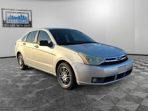Used 2010 Ford Focus SE image 5