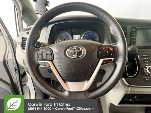 Used 2018 Toyota Sienna LE FWD image 8