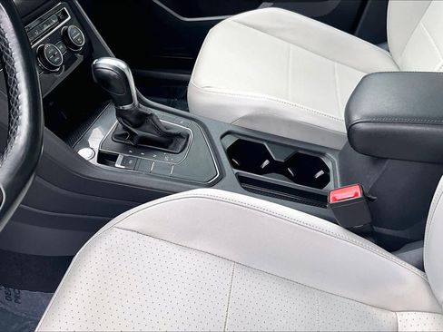 Used 2019 Volkswagen Tiguan SEL image 17