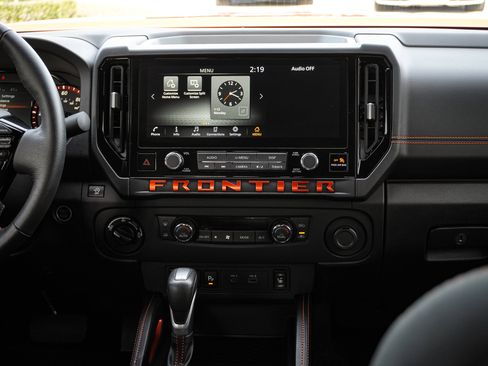 Used 2025 Nissan Frontier PRO-4X w/ Pro Convenience Package image 27