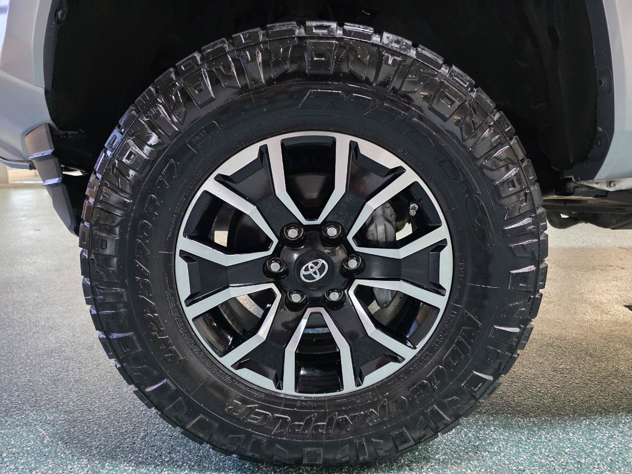 Used 2020 Toyota Tacoma TRD Sport AWD/4WD image 12