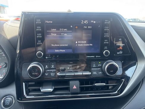 Used 2022 Toyota Highlander LE AWD/4WD image 20