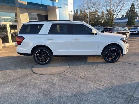 Used 2024 Ford Expedition Limited image 9