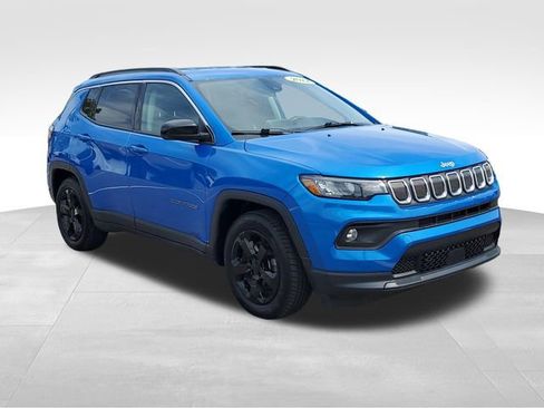 Used 2022 Jeep Compass Latitude FWD image 1