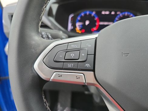 Certified 2022 Volkswagen Taos SEL w/ Panoramic Sunroof Package image 16