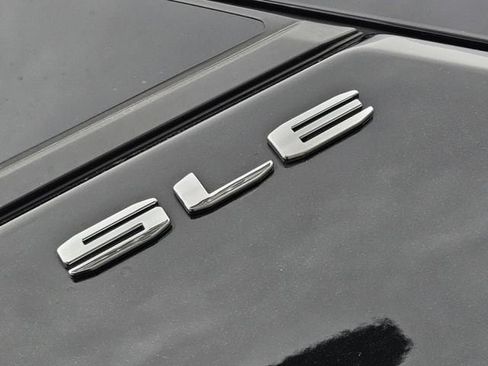 Used 2024 GMC Terrain SLE image 12