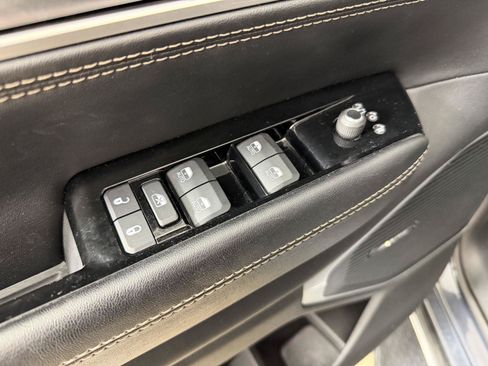 Used 2024 Jeep Wagoneer Series II AWD/4WD image 19