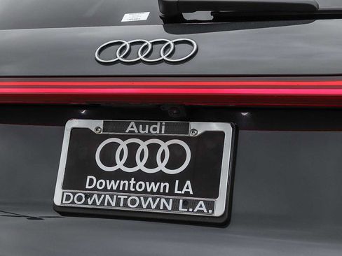 Used 2025 Audi Q5 Premium w/ Premium Plus AWD/4WD image 11