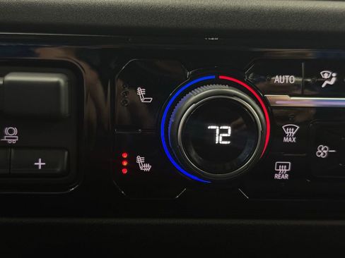 Used 2025 Chevrolet Silverado 1500 LT image 5