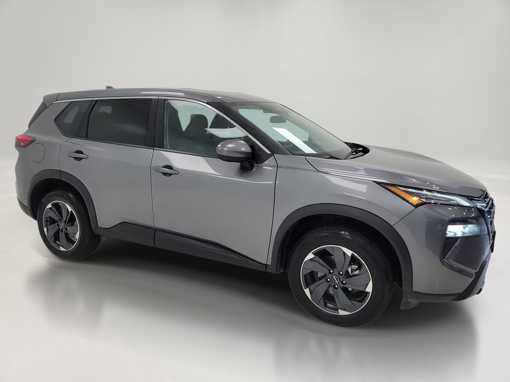 Used 2025 Nissan Rogue SV AWD/4WD image 2