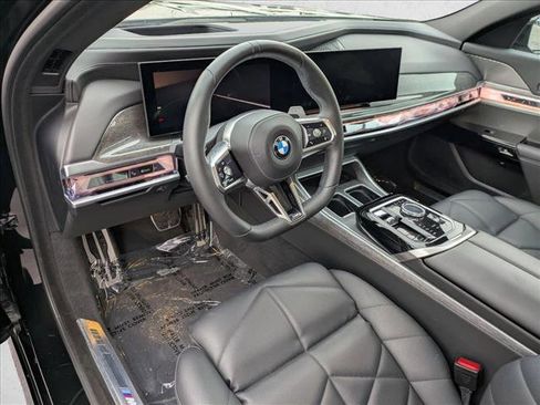 Used 2023 BMW 740i image 10