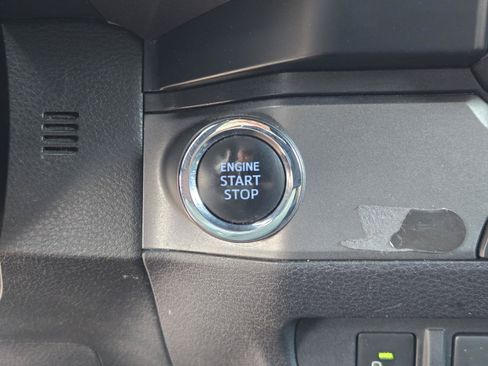 Used 2019 Toyota Tacoma TRD Off-Road w/ Technology Package RWD image 12