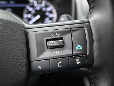 Used 2025 Nissan Rogue SV AWD/4WD image 30
