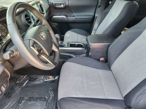 Used 2023 Toyota Tacoma TRD Off-Road w/ Technology Package AWD/4WD image 4