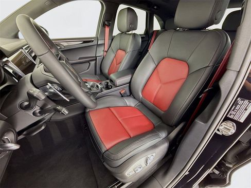 New 2025 Porsche Macan image 5