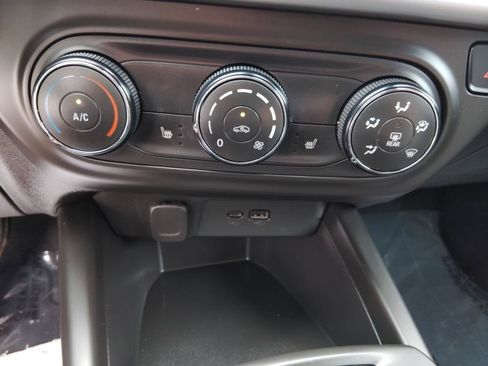 Used 2024 Chevrolet Trax LS w/ LS Convenience Package FWD image 22