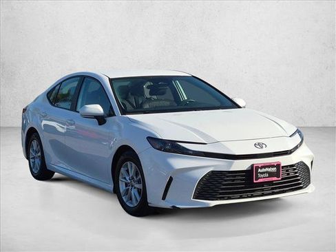 Used 2025 Toyota Camry LE FWD image 3