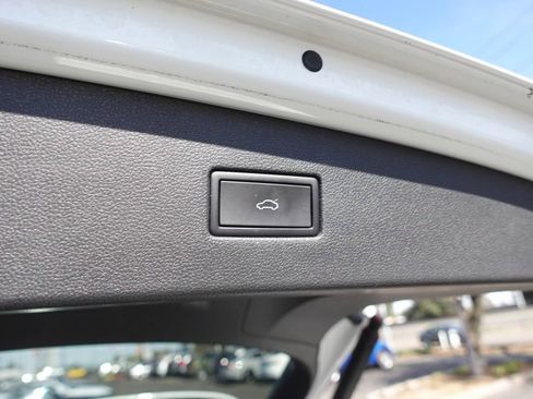 Used 2022 Volkswagen Tiguan SE R-Line image 27