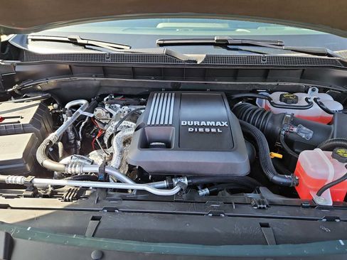 New 2026 Chevrolet Suburban Z71 w/ Z71 Off-Road Package AWD/4WD image 12