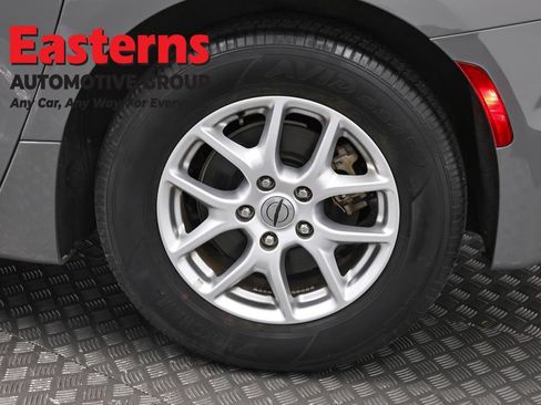 Used 2023 Chrysler Pacifica Touring-L FWD image 34