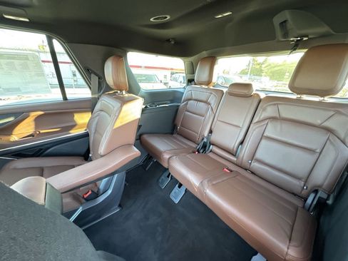 New 2025 Lincoln Navigator Reserve AWD/4WD image 24