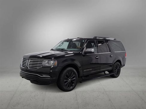 Used 2017 Lincoln Navigator L Select image 4