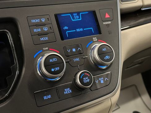 Used 2020 Toyota Sienna XLE w/ XLE Navigation Package AWD/4WD image 15