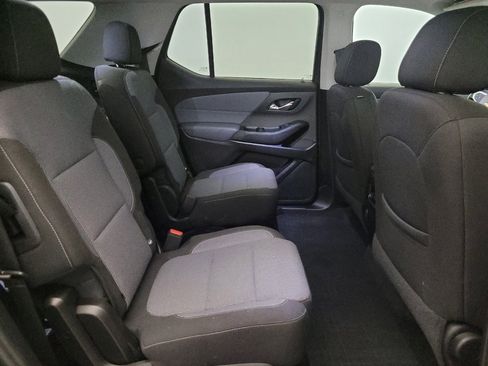 Used 2021 Chevrolet Traverse LT FWD image 19