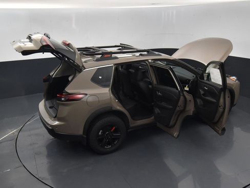 Certified 2025 Nissan Rogue SV image 46