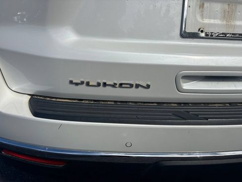 Used 2023 GMC Yukon XL SLT AWD/4WD image 5