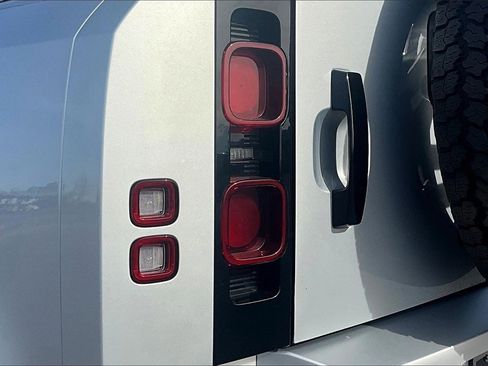 Used 2023 Land Rover Defender 110 S image 30