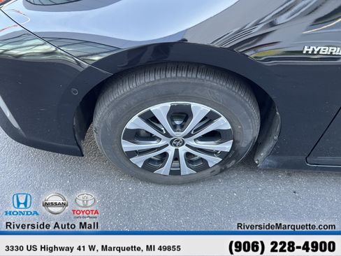 Used 2022 Toyota Prius XLE AWD/4WD image 11