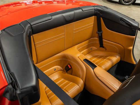 Used 2015 Ferrari California T RWD image 67