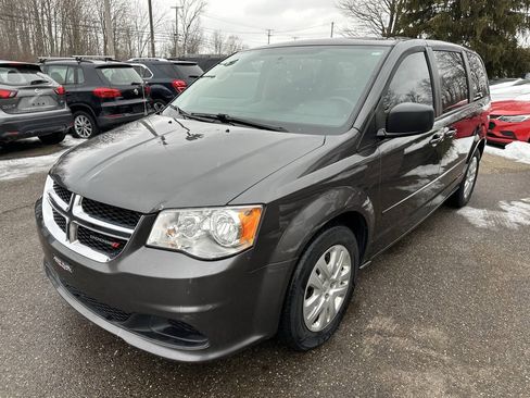 Used 2017 Dodge Grand Caravan SE w/ Power Window Group FWD image 2