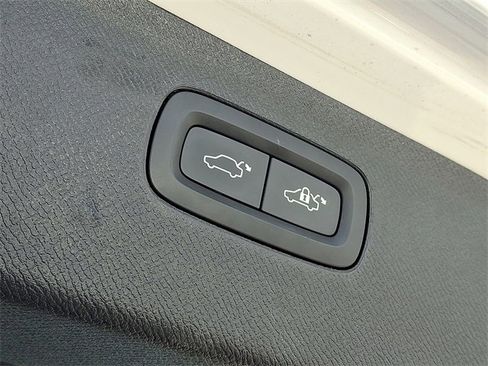 Used 2022 Volvo XC90 T6 Inscription w/ Advanced Package image 35