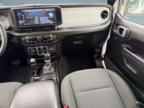 Certified 2025 Jeep Gladiator Sport AWD/4WD image 27