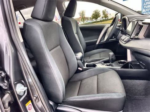 Used 2018 Toyota RAV4 LE image 12