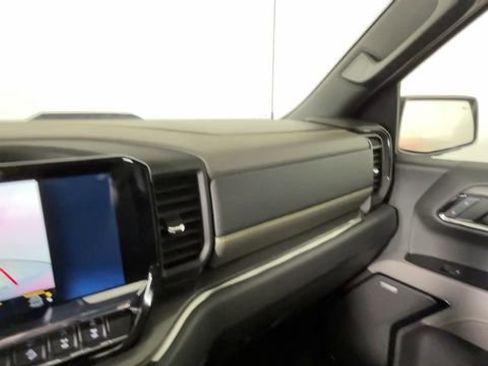 Used 2022 Chevrolet Silverado 1500 ZR2 w/ Technology Package AWD/4WD image 36