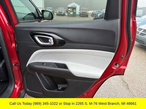 Used 2025 Jeep Compass Limited image 35