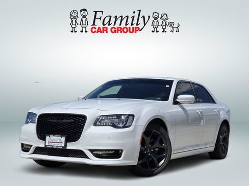 Used 2023 Chrysler 300 Touring L w/ Comfort Group RWD image 1
