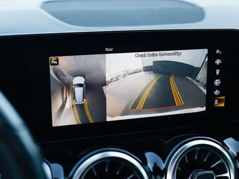 Certified 2022 Mercedes-Benz GLB 250 4MATIC w/ Premium Package Lite image 21