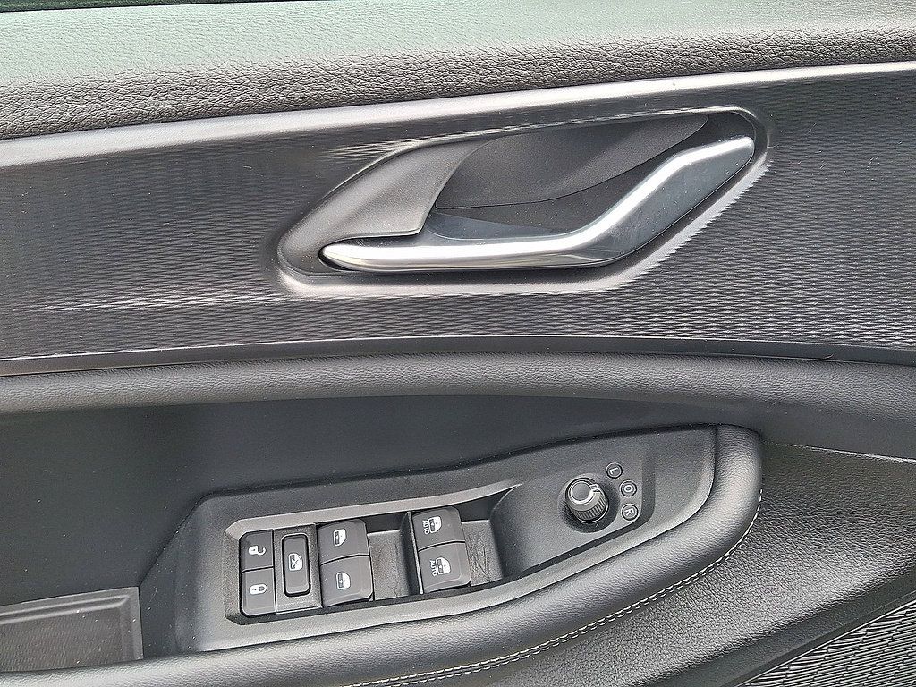 Used 2026 Jeep Grand Cherokee Laredo w/ MOPAR Finishing Package AWD/4WD image 10