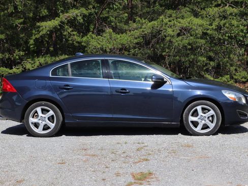 Used 2013 Volvo S60 T5 AWD/4WD image 2