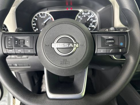 Used 2023 Nissan Rogue SV FWD image 13