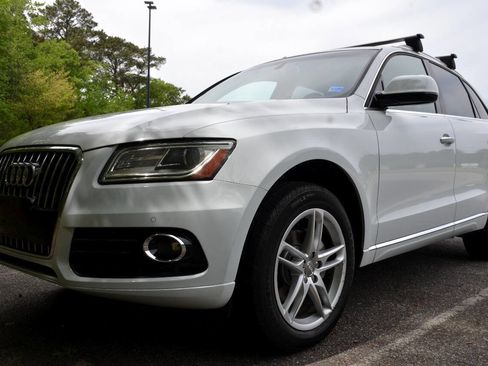 Used 2016 Audi Q5 2.0T Premium Plus w/ Technology Package AWD/4WD image 2