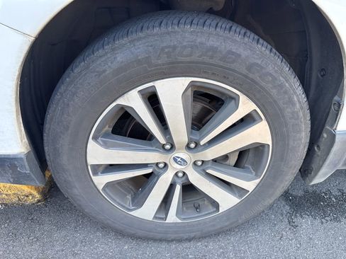 Used 2018 Subaru Outback 2.5i Limited AWD/4WD image 2