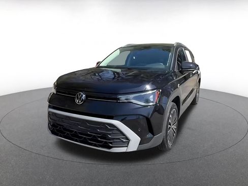 Used 2025 Volkswagen Taos SE image 7