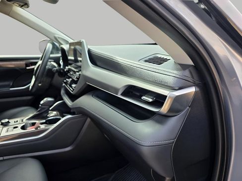 Used 2021 Toyota Highlander Platinum image 15