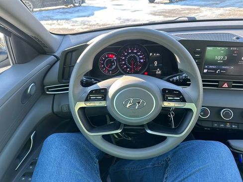 Used 2022 Hyundai Elantra SE w/ Cargo Package image 28